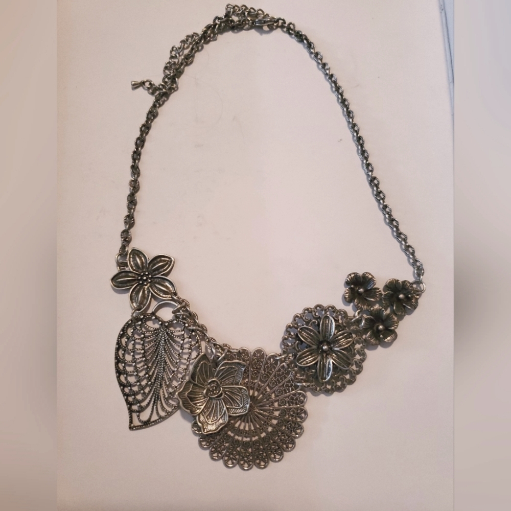 Premier Designs Silver Botanical necklace